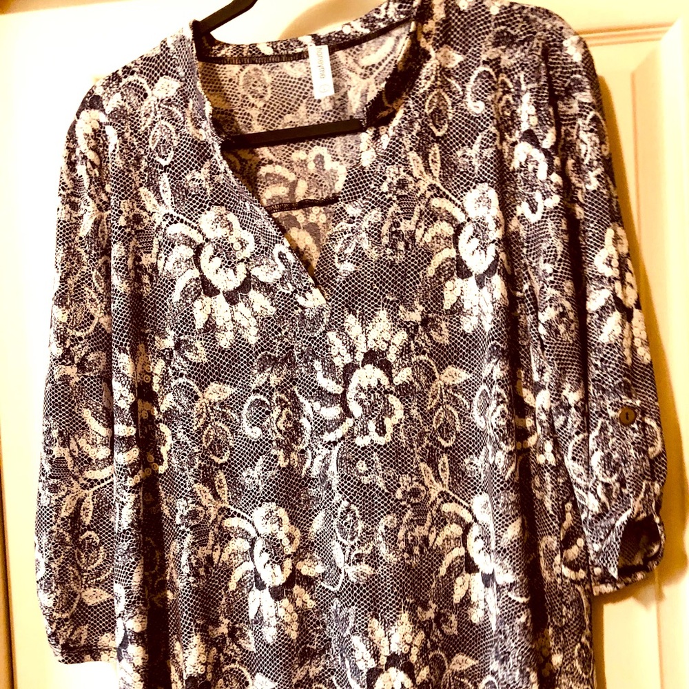Flowy 3/4 sleeved top- business casual.